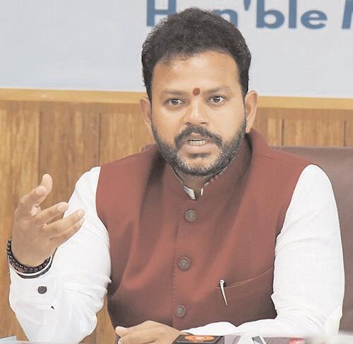 విమాన టికెట్ ధరలపై కేంద్రం పరిమితి