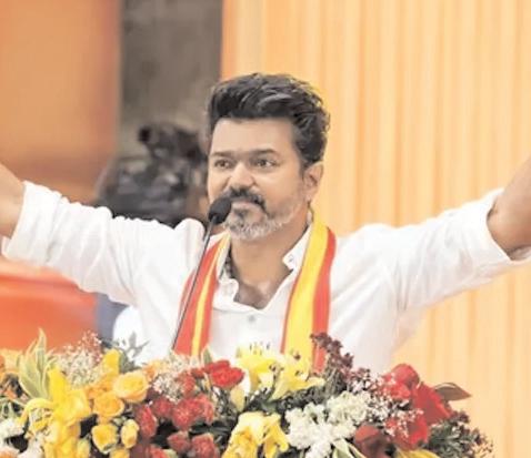 మళ్లీ జనంలోకి విజయ్