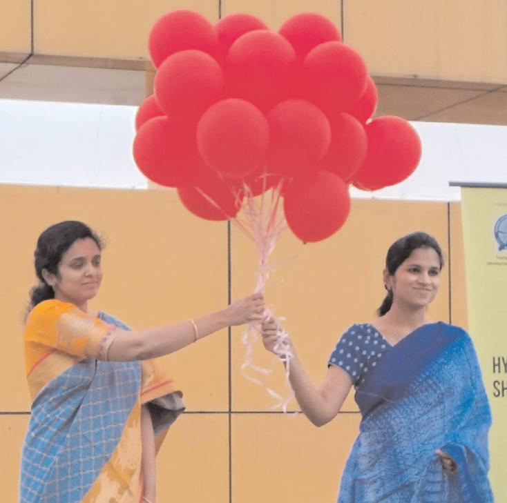 ఇంటర్నేషనల్ షార్ట్ ఫిల్మ్ ఫెస్టివల్ కర్టెన్ రైజర్ ఆవిష్కరణ పర్యాటక భవన్లో బెలూన్ ఎగురవేత