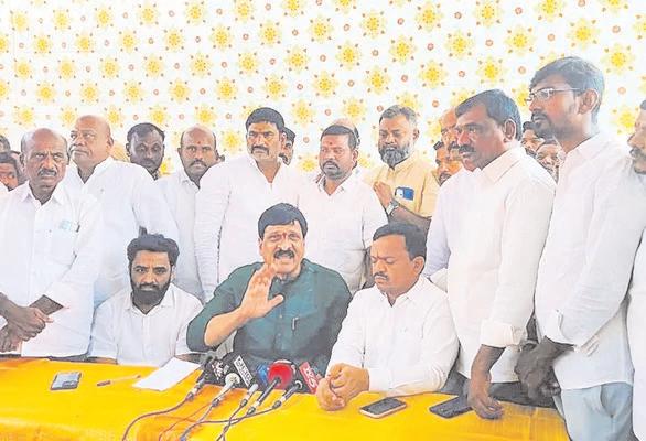 కాంగ్రెస్ కోవర్టులు ఎవరు..?