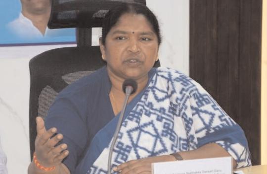 ప్రభుత్వ విద్యను బలోపేతం చేయాలి