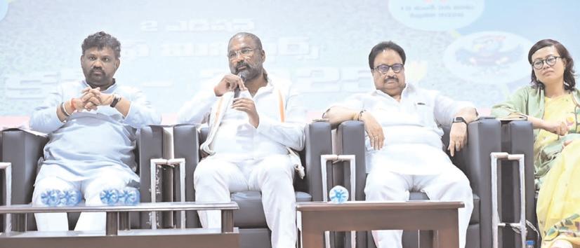 పోటీల విజయవంతంలో క్రీడా సంఘాల సహకారం ముఖ్యం