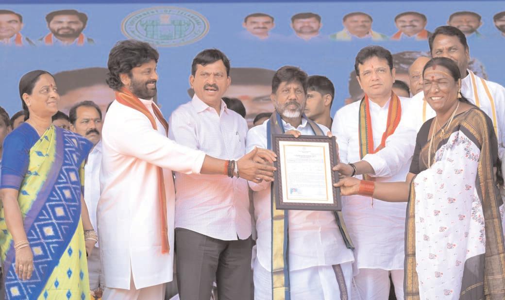 రెగ్యులర్ ఉద్యోగులకు కోటి రూపాయల ప్రమాద బీమా