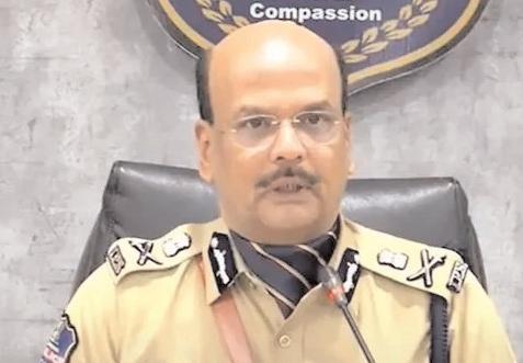 సీఎం ఫొటోల వివాదంపై సిట్