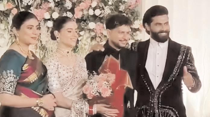 రవీంద్ర జడేజా కాళ్లు మొక్కిన కుల్దీప్ యాదవ్