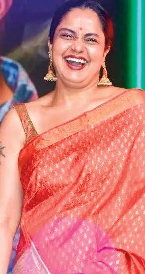 మహిళా లోకానికి ఆదర్శం.. సినీ నటి ప్రగతి
