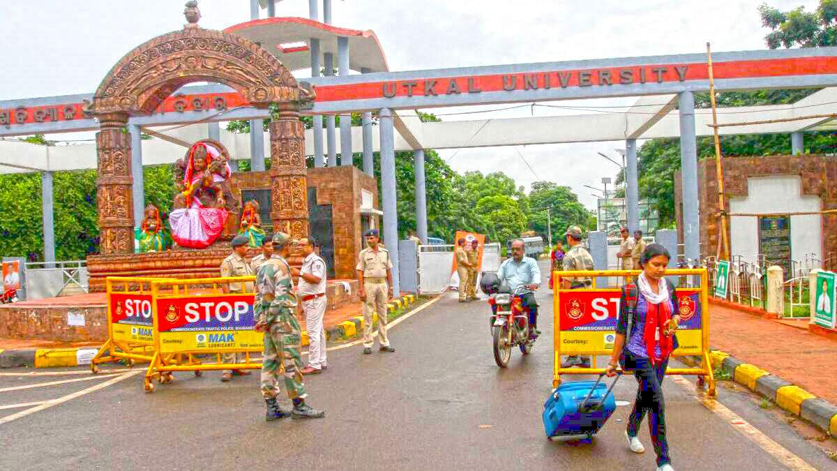 DEFUNDED BY GOVT, PUBLIC UNIVERSITIES CAN FOLLOW EXAMPLE OF IIT MADRAS THAT RAISED ₹131 CRORE FROM ALUMNI IN 2021-22
