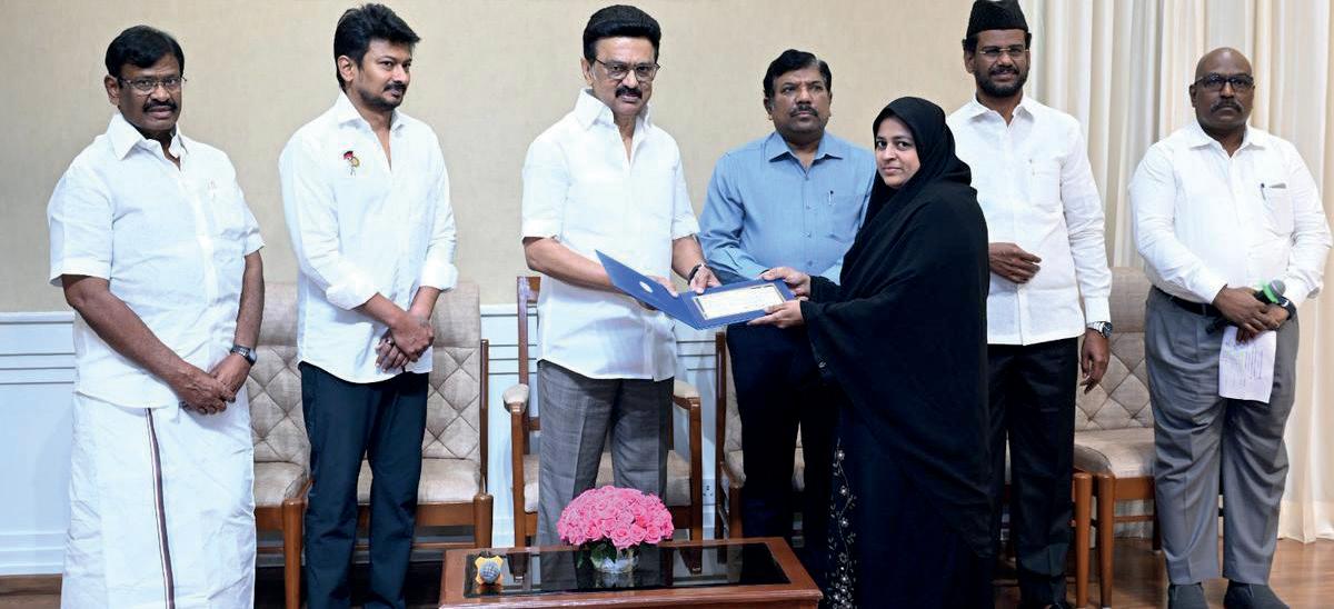 T.N. CM STALIN DISTRIBUTES SUBSIDY CHEQUES TO FIRST-TIME HAJ PILGRIMS