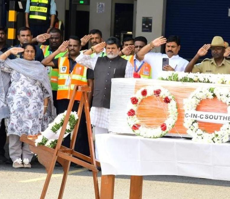SLAIN JAWAN MURALI NAYAK'S MORTAL REMAINS REACH HIS HAMLET IN A.P.'S SATHYA SAI DISTRICT, FUNERAL ON SUNDAY
