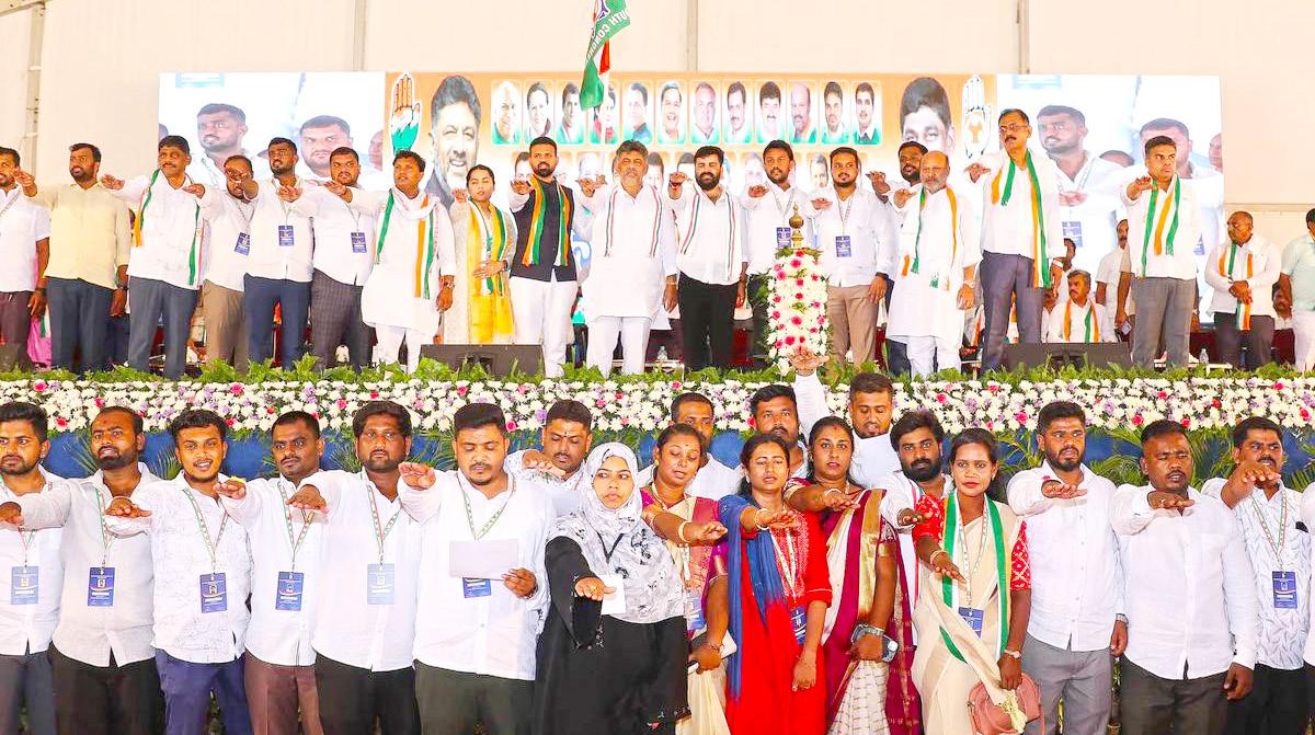 'PATTA' WILL BE PROVIDED TO THOSE LIVING IN TANDAS AND HATTIS DURING THE SECOND ANNIVERSARY CELEBRATIONS OF GOVERNMENT: D.K. SHIVAKUMAR