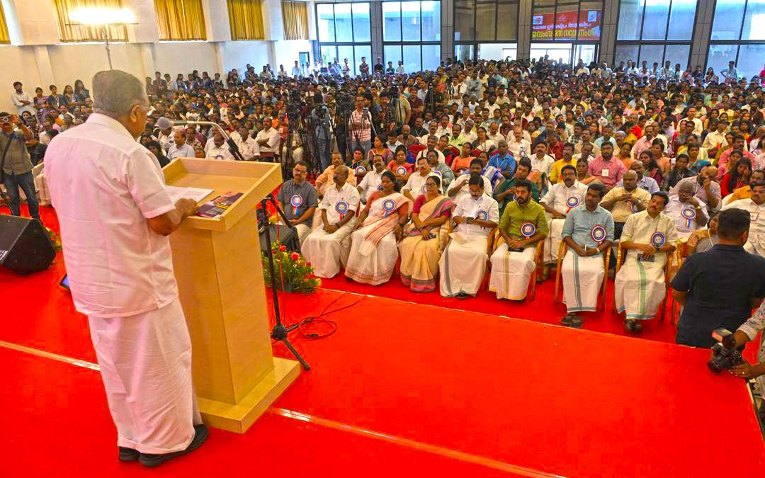 PINARAYI BLAMES CENTRE FOR SLASHING SC/ST EDUCATION FUNDS