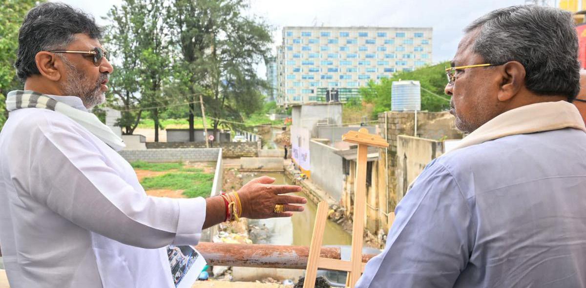 SIDDARAMAIAH INSPECTS FLOOD-HIT AREAS IN BENGALURU; ORDERS IMMEDIATE CLEARANCE OF ENCROACHMENTS