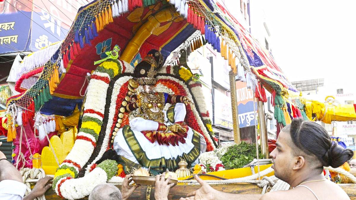 ON BRAHMOTSAVAM'S FIFTH DAY GOVINDARAJA SWAMY ON PALANQUIN, GARUDA BLESSES DEVOTEES