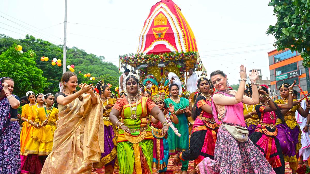 POMP AND DEVOTION MARKS ISKCON'S JAGANNATH RATH YATRA IN VIJAYAWADA