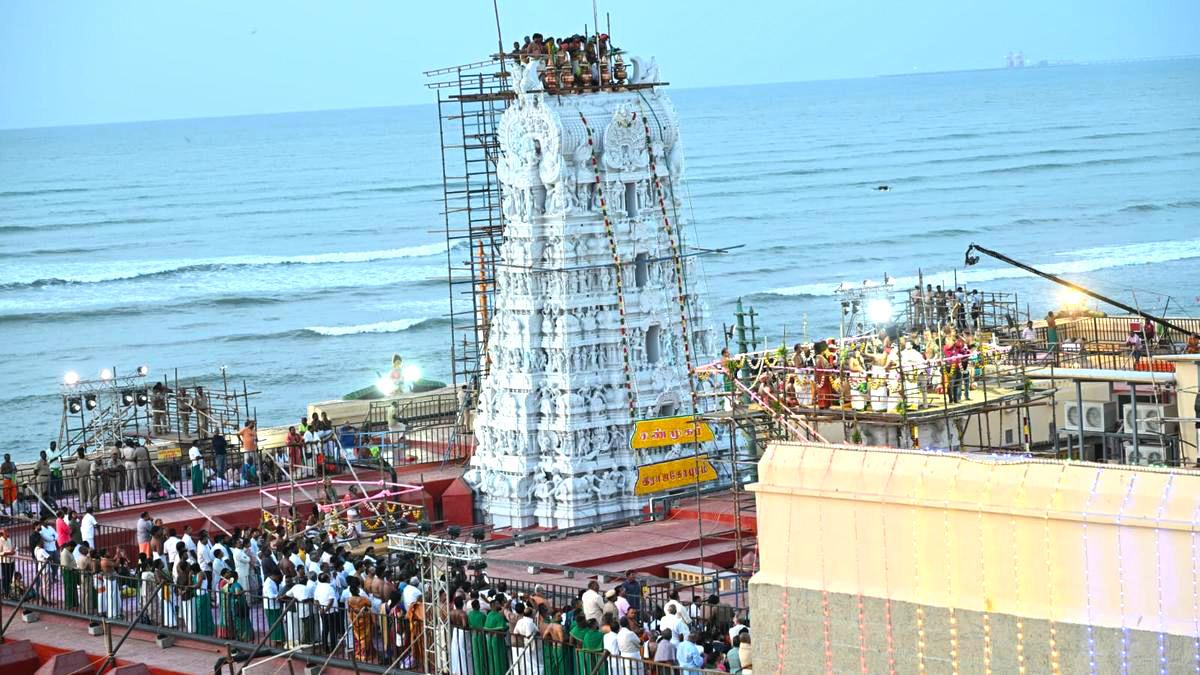 THOUSANDS WITNESS GRAND CONSECRATION OF TIRUCHENDUR SUBRAMANYA SWAMY TEMPLE AFTER 16 YEARS