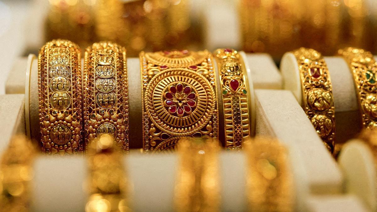GOLD LOSES ITS GLITTER; SOME SHEEN FOR SILVER
