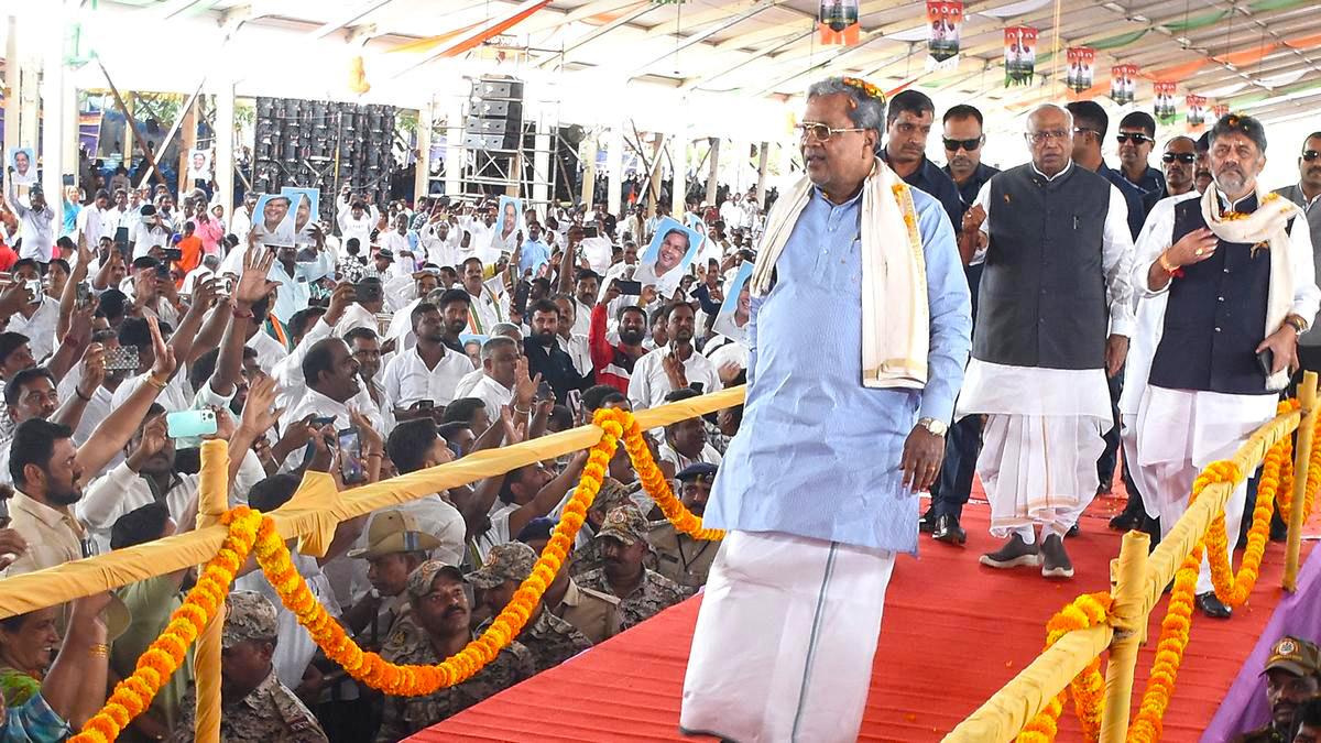 KARNATAKA CM SIDDARAMAIAH DARES BJP, JD (S) FOR DEBATE ON DEVELOPMENT WORKS IN STATE