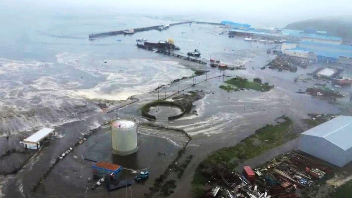 TSUNAMI: HAWAII HIT AS MASSIVE EARTHQUAKE OFF RUSSIA PUTS PACIFIC ON ALERT