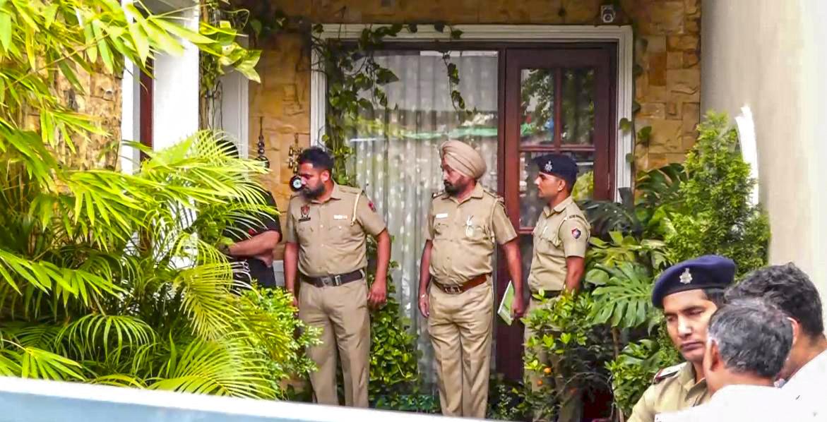 HARYANA IPS OFFICER DEATH: DGP SHATRUJEET KAPUR SENT ON LEAVE; ADDITIONAL CHARGE GIVEN TO OM PARKASH