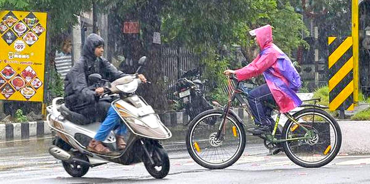 TAMIL NADU RAINS: CUDDALORE, VILLUPURAM DISTRICTS DECLARE HOLIDAY FOR SCHOOLS