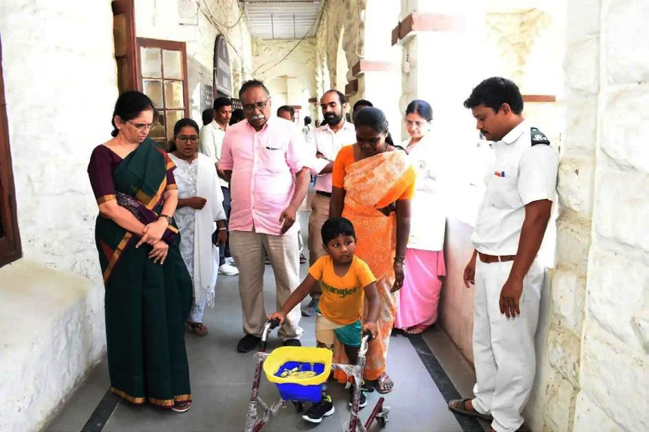 3 வயது சிறுவனுக்கு செயற்கை கால் பொருத்தி கோவை அரசு மருத்துவமனை மருத்துவர்கள் சாதனை!