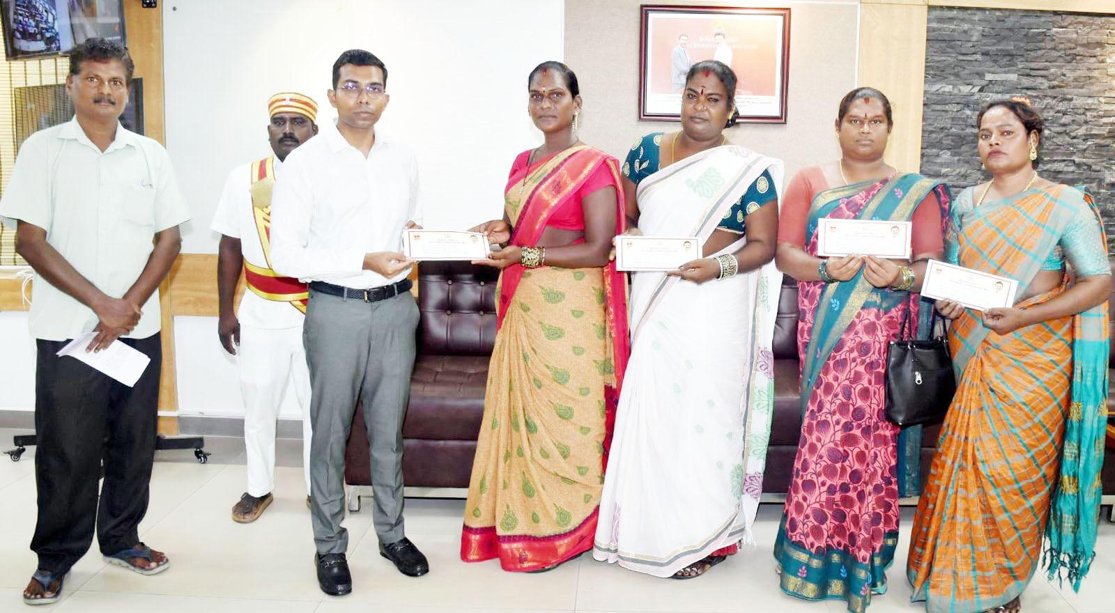 திருநங்கைகளுக்கு கலைஞர் கனவு இல்லம் திட்டத்தின்கீழ், வீடு கட்டுவதற்கான ஆணை விழுப்புரம் மாவட்ட ஆட்சித்தலைவர் வழங்கினார்