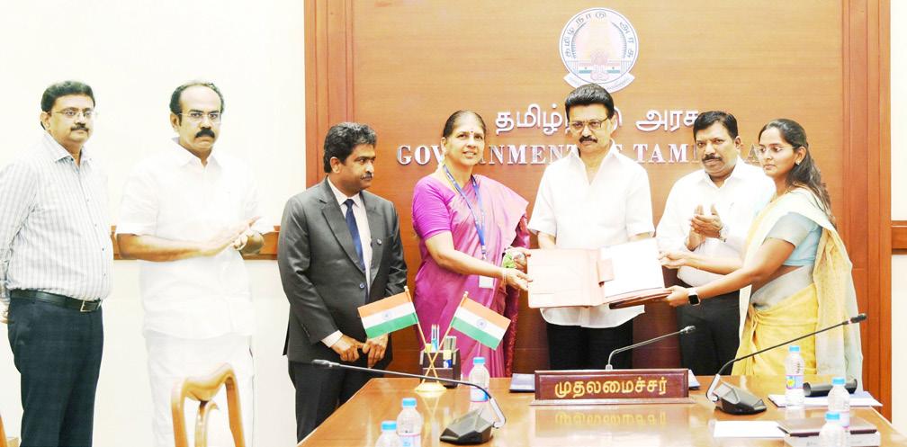 தமிழ்நாடு முதலமைச்சர் முன்னிலையில் அரசு ஊழியர்களுக்கு ஆயுள் மற்றும் விபத்துக் காப்பீடு உள்ளிட்ட வங்கி சலுகைகளை கட்டணமின்றி வழங்க வங்கிகளுடன் புரிந்துணர்வு ஒப்பந்தம்