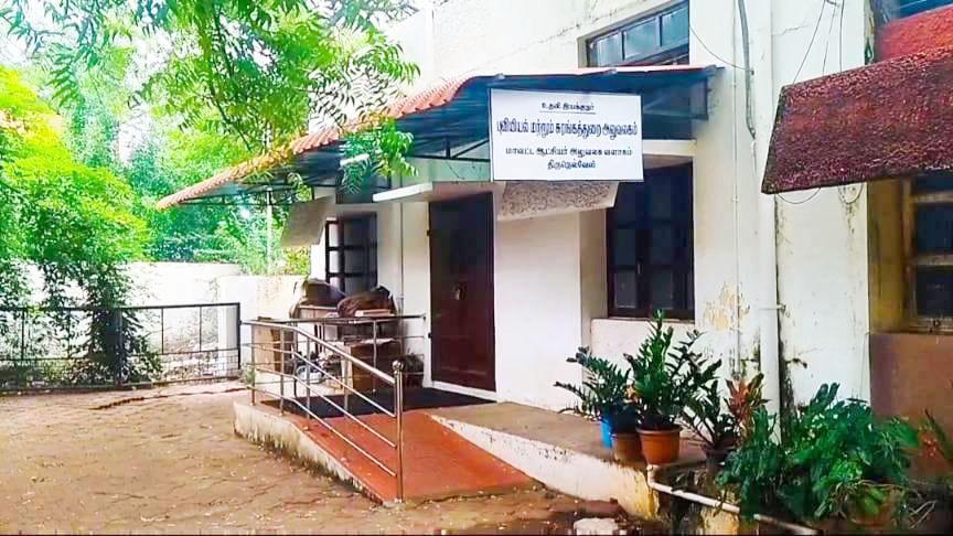 கனிம வளத்துறையில் முறைகேடு தொடர்பாக அதிகாரிகள் கூண்டோடு மாற்றம்: இருவர் சஸ்பென்ட்