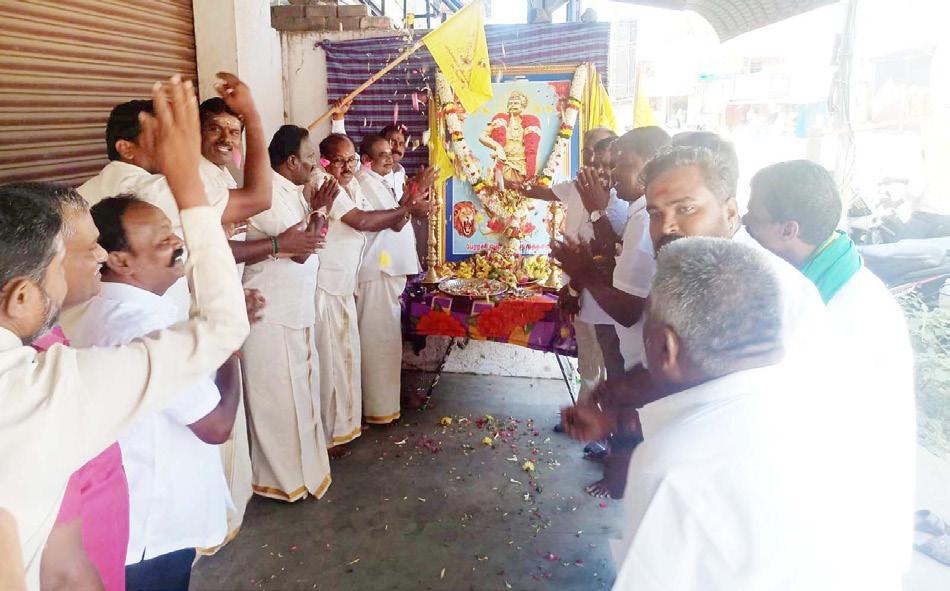 கோவையில் பேரரசர் பெரும்பிடுகு முத்தரையர் சதய விழா; மாலையிட்டு பட்டாசு வெடித்து இனிப்பு வழங்கி கொண்டாட்டம்