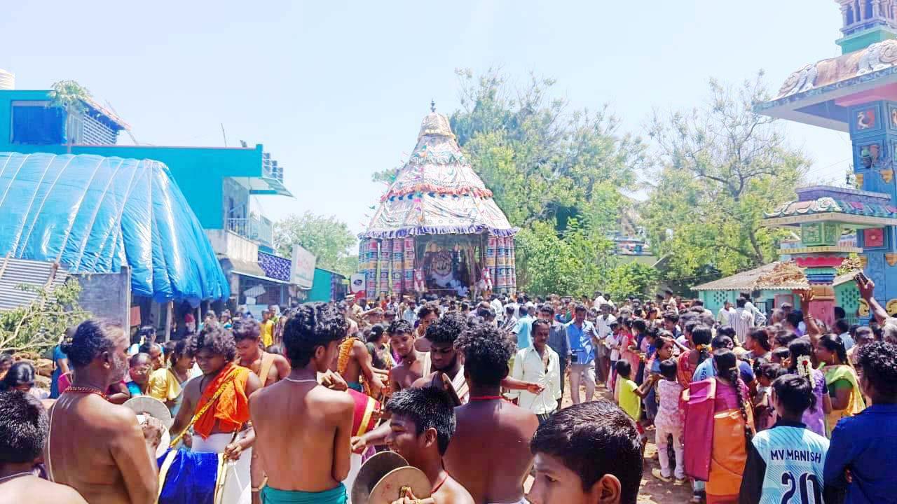 திருவிடைக்கழி சுப்பிரமணிய சுவாமி திருக்கோயில் தேரோட்டம்; திரளான பக்தர்கள் சாமி தரிசனம்