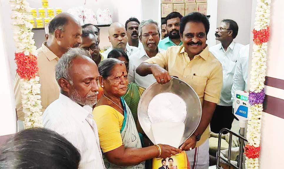 புதிதாக கட்டப்பட்ட ரூபாய் 18.5 லட்சம் மதிப்பில் நியாயவிலை கடை; காஞ்சிபுரம் சட்டமன்ற உறுப்பினர் திறந்து வைத்தார்