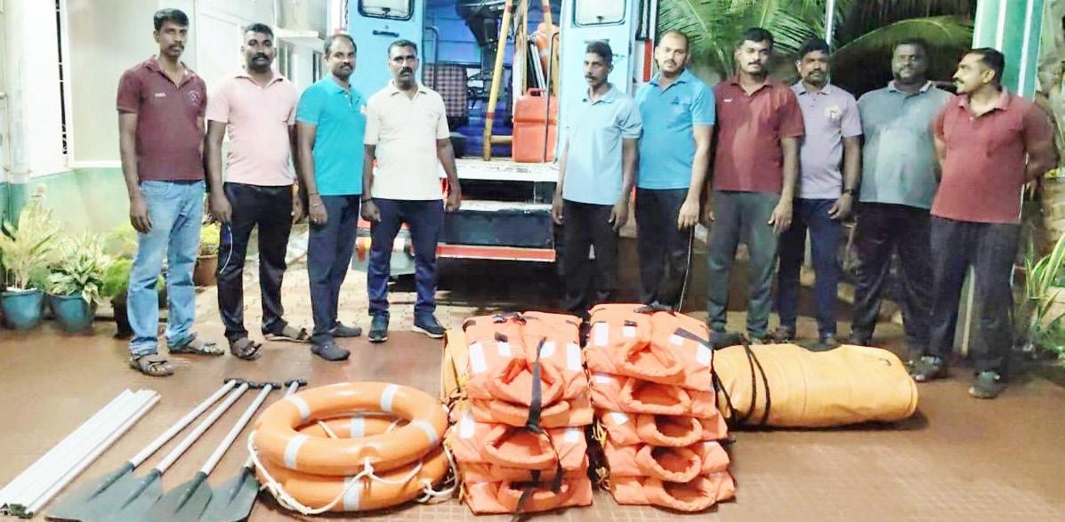 கன்னியாகுமரி மாவட்டத்தில் வெள்ளம் மீட்பு பணியில் தயார் நிலையில் உள்ள மாவட்ட காவல் துறை