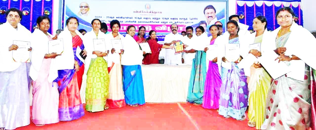 சிவகங்கை மாவட்டம், காளையார்கோவில் புனித மைக்கேல் பொறியியல் கல்லூரி கலையரங்கத்தில், பள்ளிக்கல்வித்துறையின் சார்பில், பள்ளி ஆசியர்களுக்கு பாராட்டு விழா