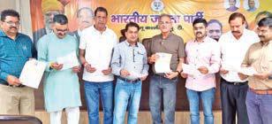Kavinder distributes poems on Dr. Ambedkar among party’s senior leaders