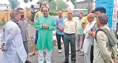 Hari Singh Chib visits Block Pargwal Villages in Akhnoor amid border tensions