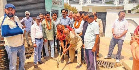 Randhawa inaugurates lane and drain work at Colonel Colony