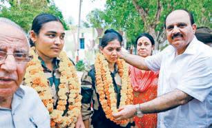 Executive team of KSS honours Nari Shaktiveers of BSF jawans at Forward post in Jammu