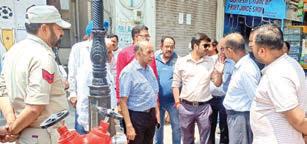 Commissioner JMC visits Rajendra Bazar to address civic issues