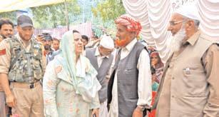 Sakeena holds Public Darbar, reviews development