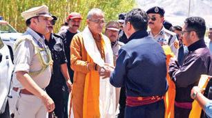 Kavinder reaches Leh, to take Oath as LG Ladakh today