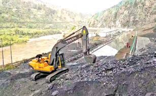 Torrential rain hits restoration work on Jammu-Srinagar NH