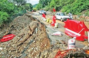 Heavy downpour stalls reopening of Jmu-Sgr NH; Vaishno Devi Yatra remains suspended