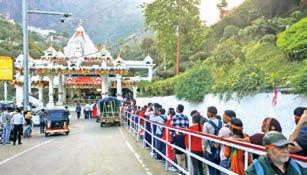 Vaishno Devi pilgrimage restarts after 22-days pause, halted again due to bad weather