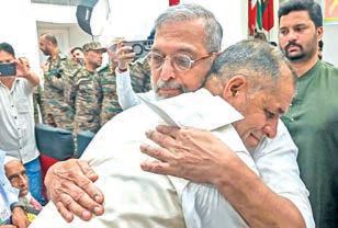 Nana Patekar turns emotional meeting Pak shelling victims, salutes army