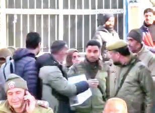 Tehsildar booked on corruption charges; ACB conducts searches at his Srinagar, Baramulla residences