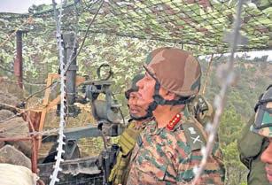 Army Commander visits forward post along LoC in Rajouri