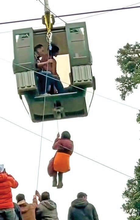 Over 300 tourists rescued in 7-hr operation after Gulmarg Gondola malfunctions