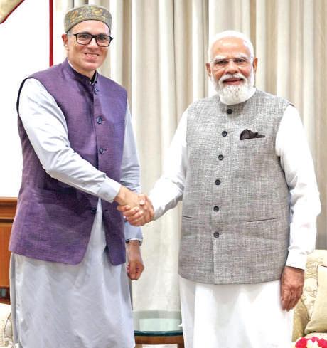 Omar calls on PM Modi; raises Statehood, economy, development issues