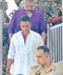 Akshay Kumar pays obeisance at Mata Vaishno Devi