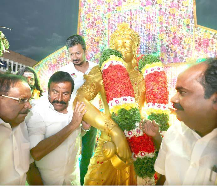 கனிமொழி தலைமையிலான எம்.பி.க்கள் குழுவுக்கு ரஷியாவில் உற்சாக வரவேற்பு
